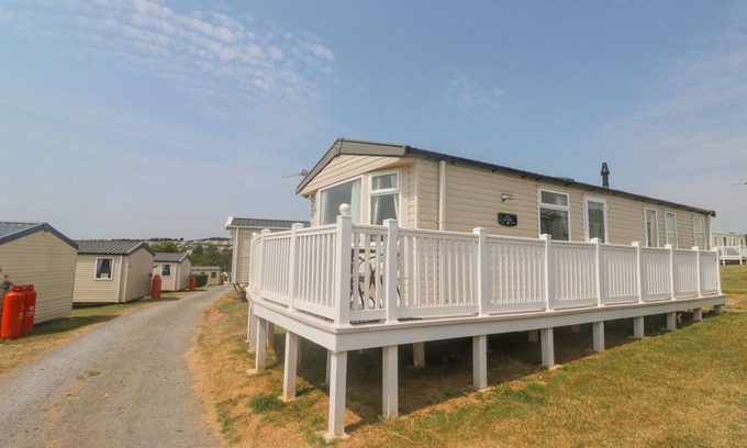 Exmouth Cottage | GOODISON DEVON CLIFF, pet friendly, with a garden in Exmouth