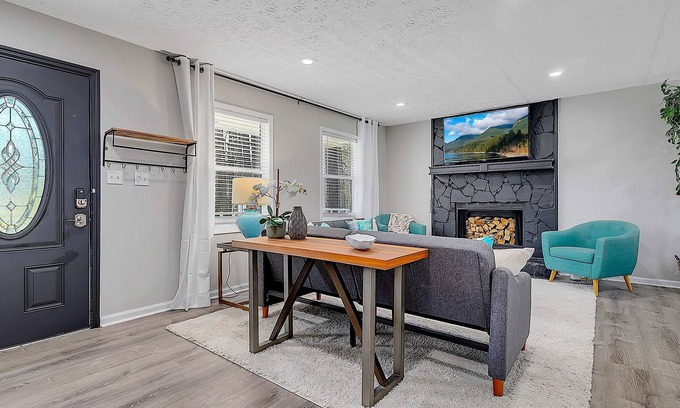 Austell House | GoodKarma Rentals - Newly Renovated! Spacious - Comfy Home with Large fenced yar