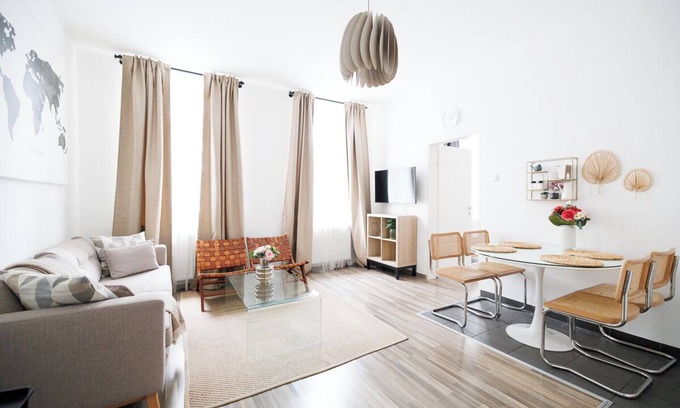 Ottakring Apartment | Goodman's Home 5 - Charming Haven near Vienna's Brunnenmarkt