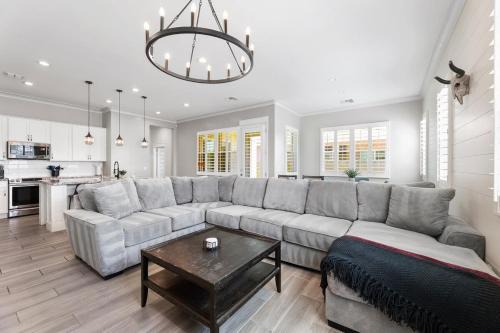 Goodyear House | Goodyear Getaway W Hot Tub and 6 min from Ball Park!
