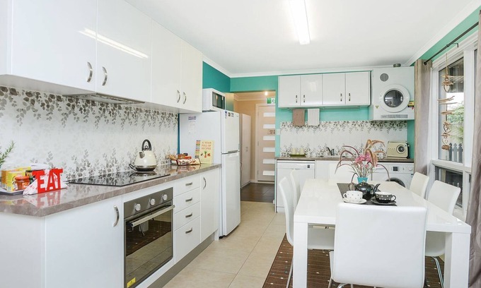 Goolwa Bed & Breakfast | Goolwa Riverwalk B&B Big Breakfast supplies - Free WIFI, Netflix, Pets welcome