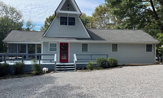 Cadiz House | Goose Hollow Lodge nUnique A-frame house situated near Lake Barkley
