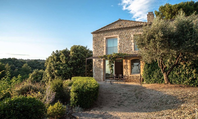 Gordes Apartment | GORDES a stone BASTIDE with swimming pool in the village itself - RESTANQUE 2