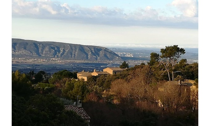 Gordes Apartment | GORDES a stone BASTIDE with swimming pool in the village itself - RESTANQUE 3