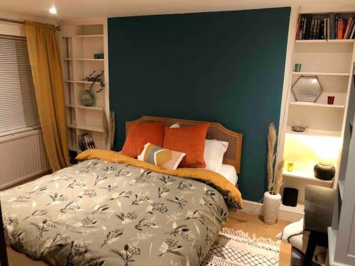 Finsbury Apartment | Gorgeous 1-bed Garden Flat in Wilmington Square, near King's Cross