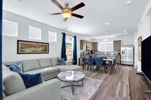 New Braunfels House | Gorgeous 2 BDR Cottage Minutes to Everything NBTX