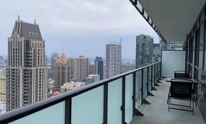 Downtown Mississauga Apartment | Gorgeous 2 BR, 2Bath in heart of Mississauga (square one area