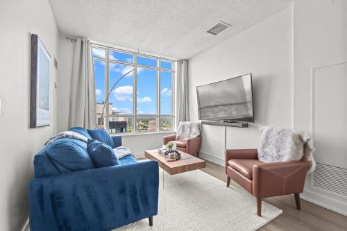Etobicoke House | Gorgeous 2BR Suite near Airport and Downtown Toronto