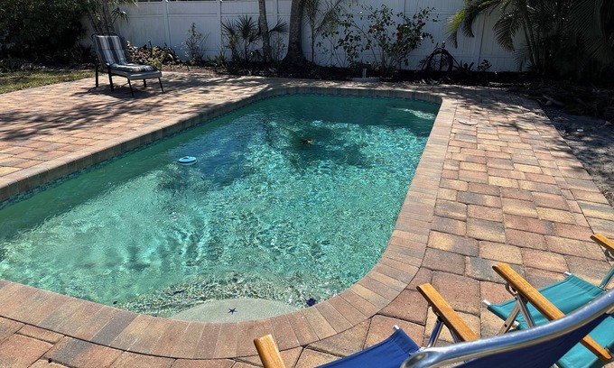 Sarasota Springs House | Gorgeous 3/2 in Sarasota. Dog friendly, inground pool. 20 Minutes to Siesta Key!