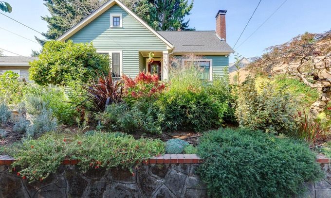 Sellwood-Moreland House | Gorgeous 3 bed/2 bath home in the heart of Sellwood! Walk to everything!