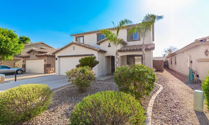 Pecan Creek House | Gorgeous 3 bed/2.5 Bath w/Heated Pool in San Tan Valley