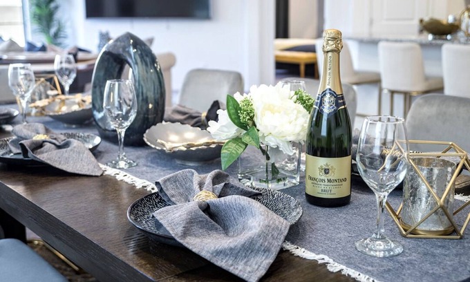 Arden House | Gorgeous! 3000 sq ft@4br/3.5ba/10 beds! L2 EV Charger@12 minutes to Strip!