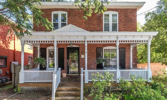 Old North End House | Gorgeous 4 bd - steps from Church St; Lake Champlain