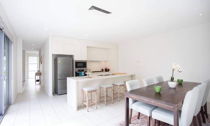 South Coogee House | Gorgeous 4-bedroom Modern house 5mins Drive to Coogee Beach