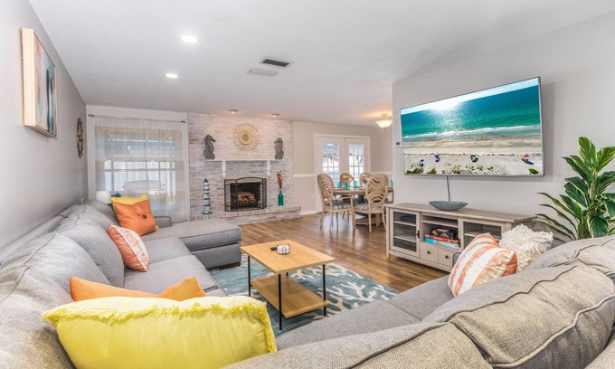 Clearwater House | Gorgeous 4-bedroom home ~ Pool, hot tub, fire pit & 2 King beds!