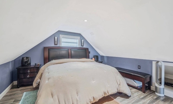 Alden Manor House | Gorgeous 4-bedroom house with AC in Elmont