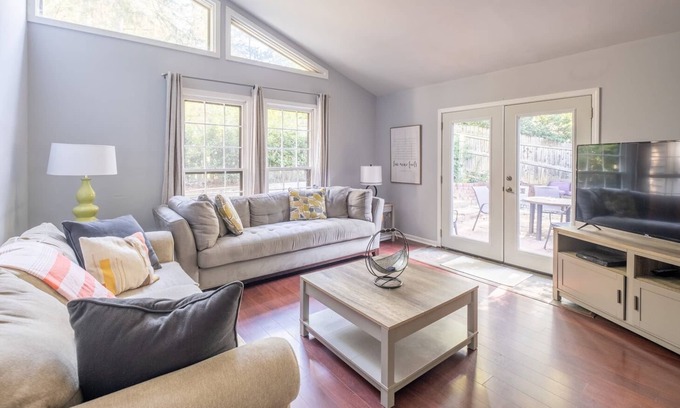 Charlotte House | Gorgeous 4BR in South Charlotte, near the Greenway
