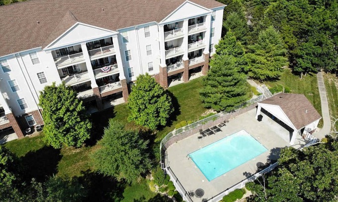 Branson Condo | Gorgeous and Large Condo, Elevator, Pool, Ozark Views! Close to Branson strip!