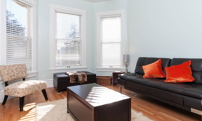 Ralph Bunche Apartment | GORGEOUS APARTMENT WITH CITY VIEWS