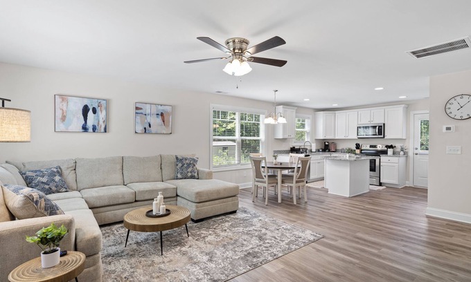 South Belmont House | Gorgeous Belmont NEW Build!