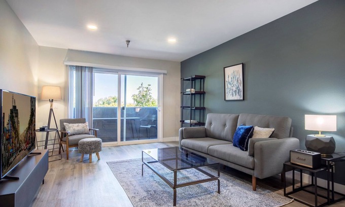 Beverly Grove Apartment | Gorgeous Beverly Grove 1BR w/Gym, near Melrose by Blueground