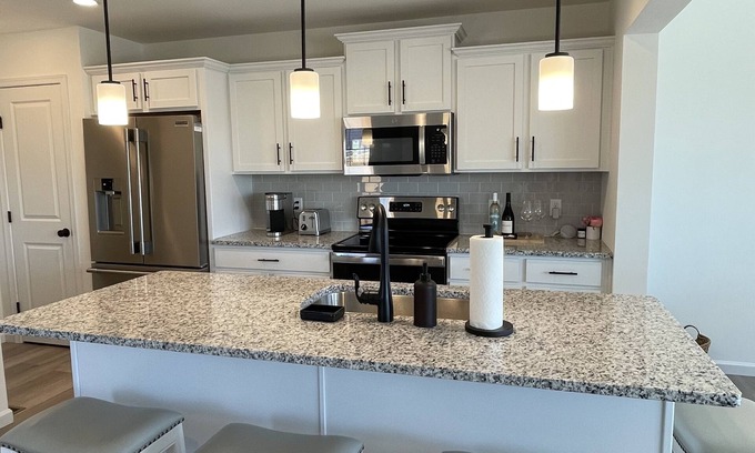 State College House | Gorgeous Brand New End Unit Townhouse, State College, PA minutes to Penn State!