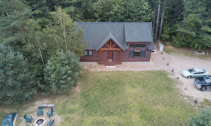 Wilmington House | Gorgeous Chalet near Whiteface Skiing, Hiking, Fishing & ADK Wildlife Refuge