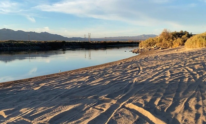 Bullhead City House | GORGEOUS Colorado River Retreat