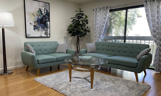 Downtown Apartment | Gorgeous Designer Suite Home 2-bedroom, 2-bath, 2-car Central Glendale.