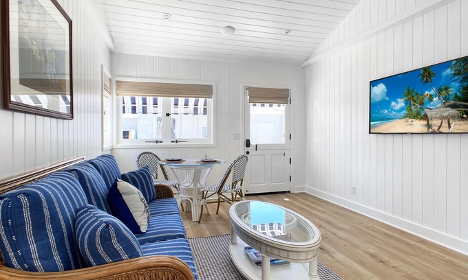 Laguna Beach House | GORGEOUS DESIGNER COTTAGE 3 Min. Walk to Beautiful Beaches!