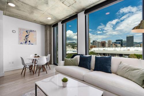 Rio Grande Apartment | Gorgeous Downtown 1BD 1BA - BEST views & Amenities