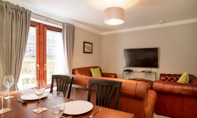 New Town Apartment | Gorgeous Flat near The Scottish Gallery