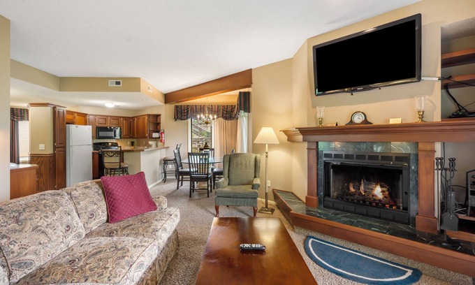 Branson West Condo | Gorgeous, Gated Golf Community Family Villa