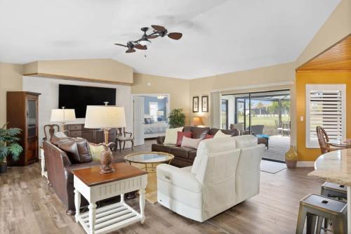 Cape Coral House | Gorgeous Golf Course Home w Pool in Cape Royal