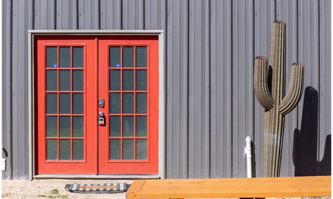 Near East Side House | Gorgeous Guesthouse Near Amazing Downtown