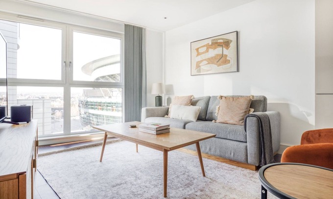 Highbury West Apartment | Gorgeous Holloway 2BR w/Balcony, by Blueground