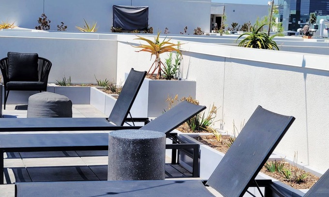 Pico-Union House | Gorgeous Hollywood studio
