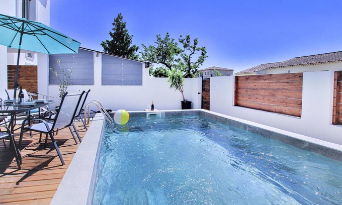 Salon-de-Provence House | Gorgeous home in Salon de Provence
