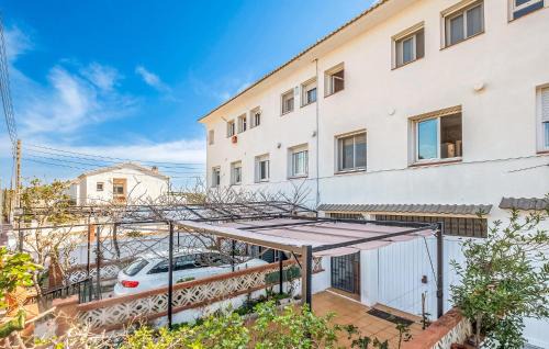 Creixell House | Gorgeous Home In Creixell With Kitchenette
