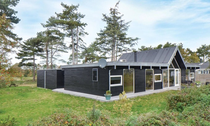 Ebeltoft House | Gorgeous home in Ebeltoft with kitchen