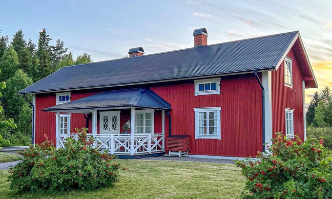 Osterbybruk House | Gorgeous home in Gräsbo with sauna