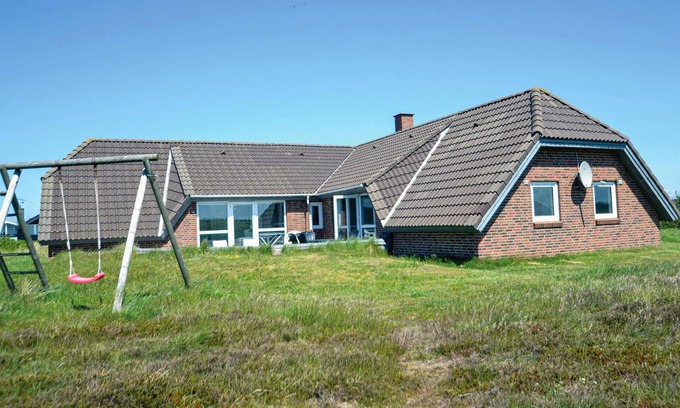 Hvide Sande House | Gorgeous home in Hvide Sande with sauna