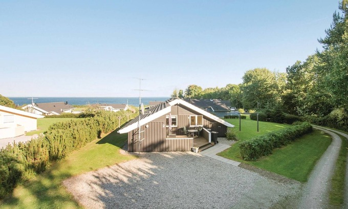 Mommark Strand House | Gorgeous home in Sydals with sauna