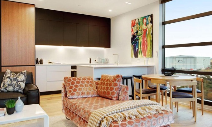 Hobsonville Apartment | Gorgeous Home with Catalina Bay Views and Carpark