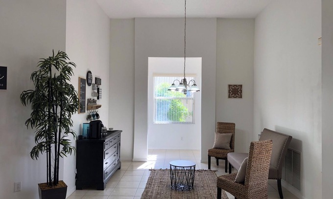 Versailles House | Gorgeous House in Wellington Fl