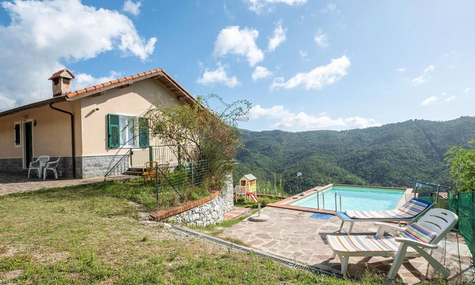 Castiglione Chiavarese House | Gorgeous home in Castiglione Chiavarese