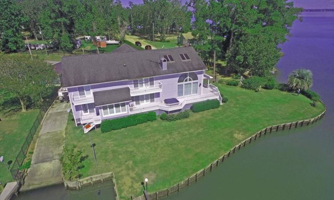 Santee House | Gorgeous Lake Front Home - Stunning Views and Sunrise over the Water