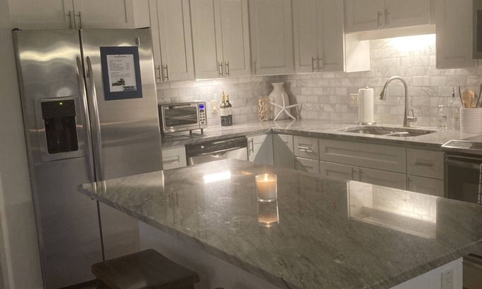 Palm City Condo | Gorgeous lakefront property in Palm City