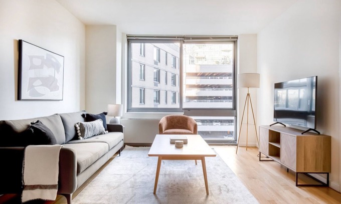 Hunters Point Apartment | Gorgeous LIC 1BR w/Doorman, Gym Pool & W/D, nr East River, by Blueground