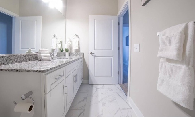 Tuckahoe Apartment | Gorgeous Luxurious 1 Bed 1 Bath